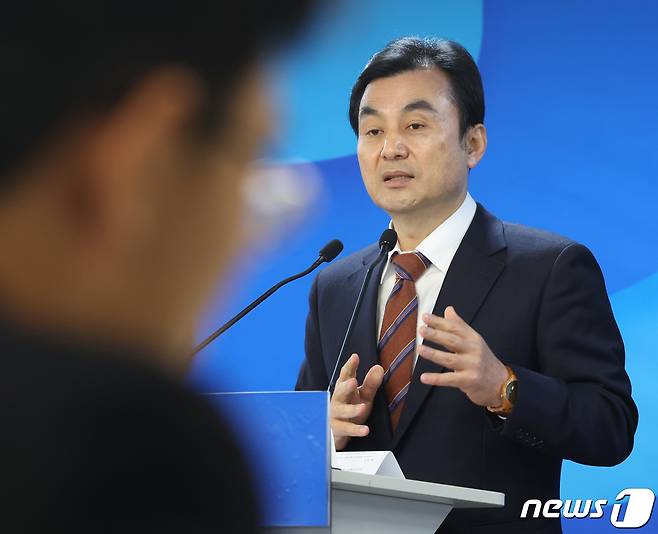 안규백 더불어민주당 전략공천관리위원장이 1일 서울 여의도 중앙당사에서 제22대 총선 전략공천관리위 회의 결과를 발표하고 있다. 2024.3.1/뉴스1 ⓒ News1 송원영 기자