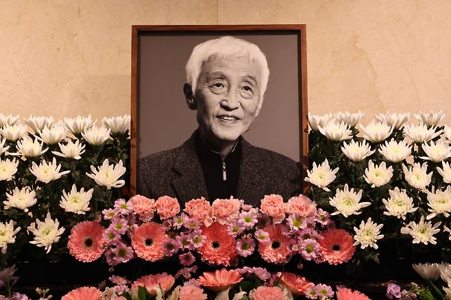 1일 오후 서울 신촌세브란스병원 장례식장에 연극배우 오현경씨의 빈소가 마련돼 있다. 유족들에 따르면 오 씨는 이날 오전 9시 11분께 김포의 한 요양원에서 숨을 거뒀다. 향년 88세. 발인은 오는 5일, 장지는 천안공원묘원이다. [연합]