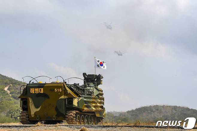 1일(현지시간) 태국 촌부리주 핫야오 해안 일대에서 열린 코브라 골드 연합훈련에서 대한민국 상륙돌격장갑차(KAAV)가 핫야오 해안에 상륙하고 있다. (해병대 제공) 2024.3.2/뉴스1