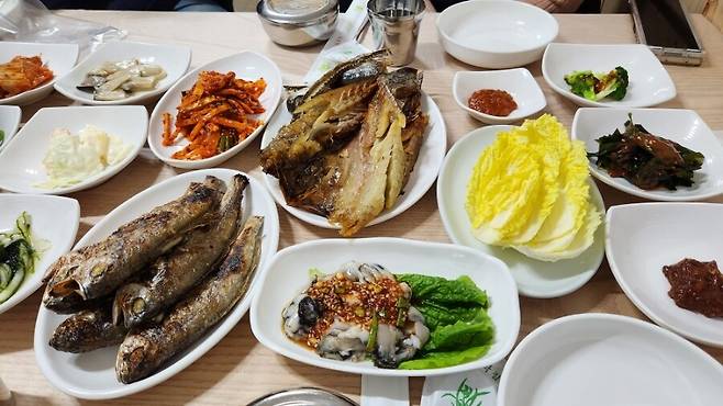 전남 영광군 ‘친구야’의 상차림.