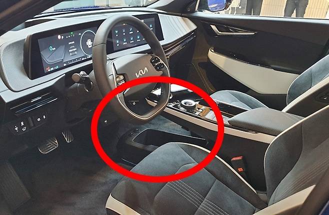 기아 EV6에는 신발을 보관할 수 있는 공간이 있다. [사진촬영=최기성 매경닷컴 기자]