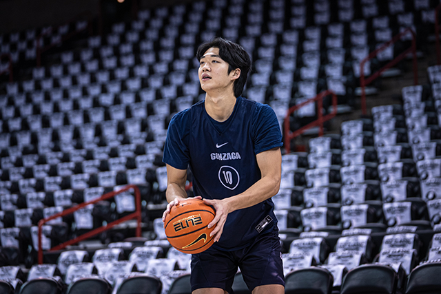 여준석이 2023-24 NCAA 디비전1 14차전 홈경기를 슈팅 훈련으로 준비하고 있다. 사진=곤자가대학교 농구부 공식 SNS