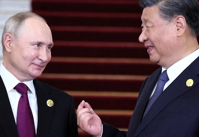 화기애애한 푸틴과 시진핑. 2023년 10월 베이징 일대일로 정상회의에서. 연합.