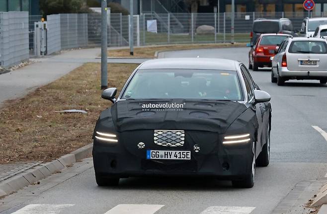 제네시스 'G80 전동화모델 롱휠베이스' 테스트카 (출처 : 오토에볼루션)