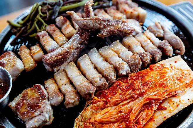삼겹살을 건강하게 먹으려면 조리 과정부터 신경 써야 한다./사진=클립아트코리아