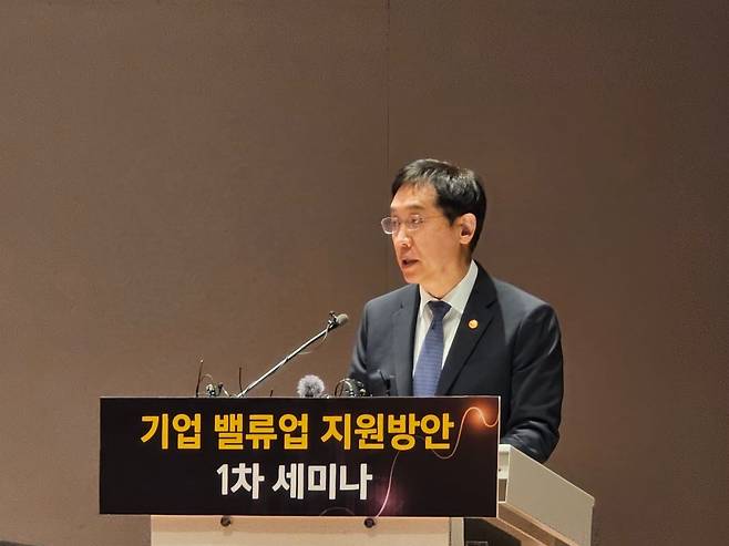 김주현 금융위원장이 26일 서울 여의도 거래소 사옥에서 열린 '기업 밸류업 프로그램' 발표 행사에서 축사하고 있다. 사진=진영기 기자