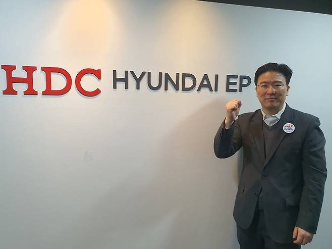 정중규 HDC현대EP 대표가 한국경제신문과 인터뷰 후 파이팅을 외치고 있다. 성남=윤현주 기자