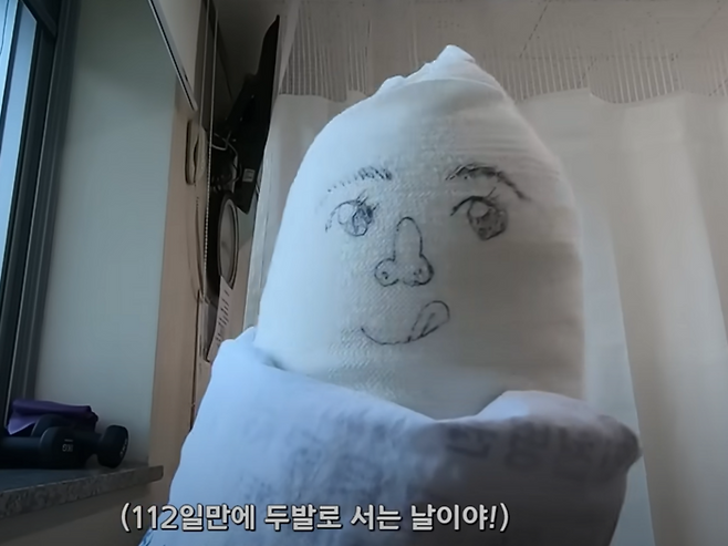 한쪽 다리를 절단한 뒤 사이클 선수로 거듭난 박찬종 씨가 유튜브에서 수술 후 병원 생활을 소개하고 있다. [사진 출처=유튜브 ‘CJ PARK’ 갈무리]