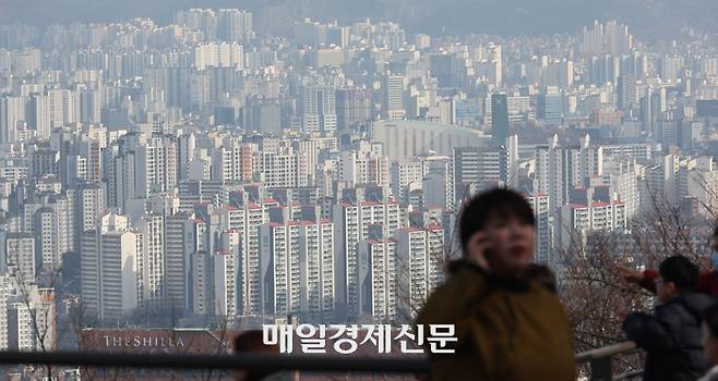 서울 중구 남산에서 바라본 도심에 아파트 단지가 보이고 있다. 사진은 기사 내용과 관련 없음. [이승환기자]