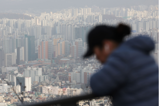 서울 남산에서 바라본 시내 아파트 단지 모습. (출처=연합뉴스)