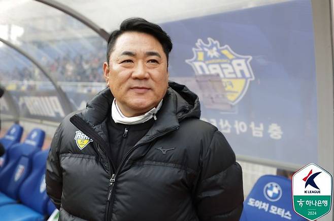 [서울=뉴시스]K리그2 충남아산 김현석 감독. (사진=프로축구연맹 제공)