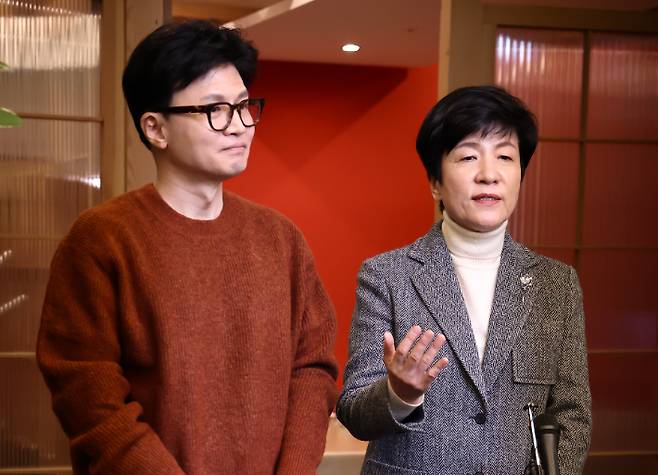 1일 국민의힘 한동훈 비상대책위원장과 회동을 마친 더불어민주당을 탈당한 김영주 국회부의장. 연합뉴스
