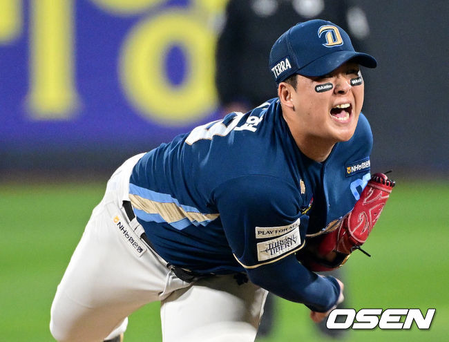 [OSEN=수원, 최규한 기자] 31일 오후 수원 KT위즈파크에서 ‘2023 신한은행 SOL KBO 포스트시즌 플레이오프’ 2차전 KT 위즈와 NC 다이노스의 경기가 열렸다.4회말 KT 타선을 상대로 NC 선발 신민혁이 힘차게 공을 뿌리고 있다. 2023.10.31 / dreamer@osen.co.kr