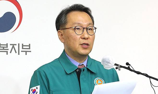 박민수 보건복지부 2차관이 지난 2월 19일 정부세종청사에서 열린 '의사 집단행동 중앙사고수습본부' 브리핑을 하고 있다. 연합뉴스