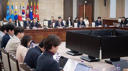 기자간담회 하는 신원식 국방부 장관 [연합뉴스 자료사진]
