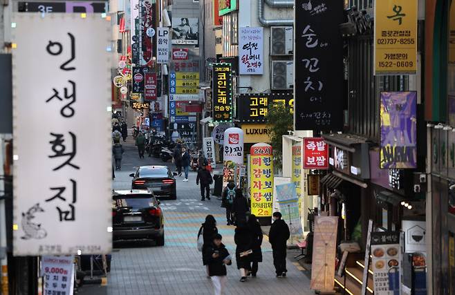 지난 1월 음식점과 주점 등이 밀집된 서울 종로구 종각 젊음의 거리 모습(사진 = 뉴시스)