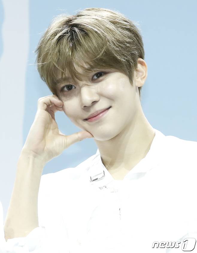 그룹 엔시티 위시(NCT WISH) 시온이 4일 오후 서울 용산구 블루스퀘어에서 가진 데뷔 쇼케이스에서 포즈를 취하고 있다. 2024.3.4/뉴스1 ⓒ News1 권현진 기자