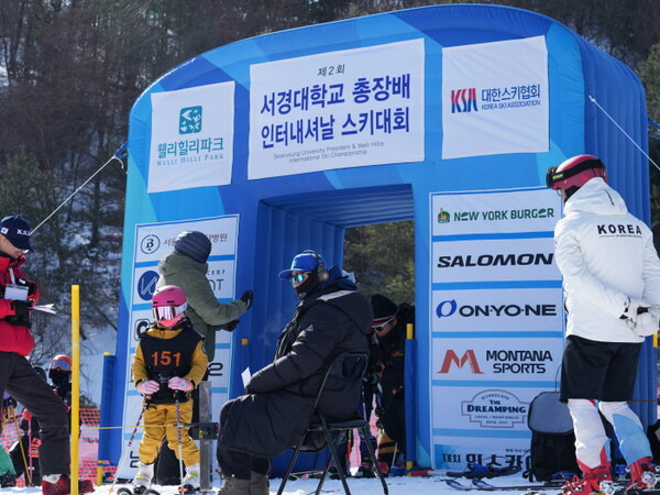 어린이 참가자가 심판의 출발 신호를 기다리고 있다. 사진=서경대 제공  