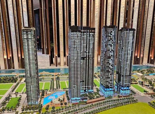 베트남 호찌민시에서 가장 비싼 가격에 팔리고 있는 '그랜드 마리나'의 단지 모형. 평(3.3㎡)당 가격이 8000만원에 육박한다. /호찌민=이미지 기자