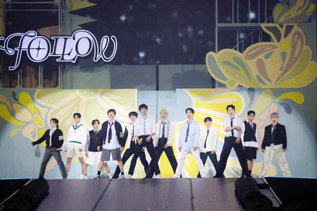 그룹 세븐틴 공연 모습 '팔로 어게인'이란 제목으로 이달 한국에서 이틀, 일본에서 나흘 각각 공연한다. 플레디스엔터테인먼트 제공