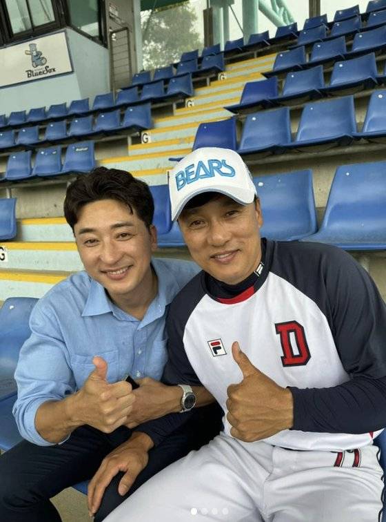 호주 시드니 전지훈련에서 만난 이승엽 두산 베어스 감독(오른쪽)과 이택근 해설위원. 사진 이택근 SNS