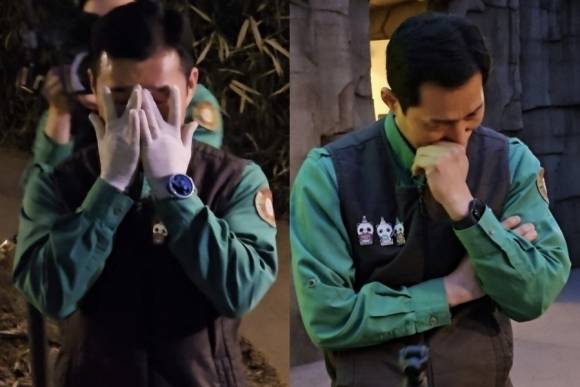 푸바오의 사육사가 결국  눈물을 보였다. [사진출처 = 주토피아]