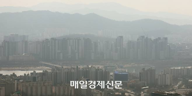 서울 중구 남산에서 바라본 도심에 아파트 단지가 보이고 있다. 사진은 기사 내용과 관련없음. [이승환기자]