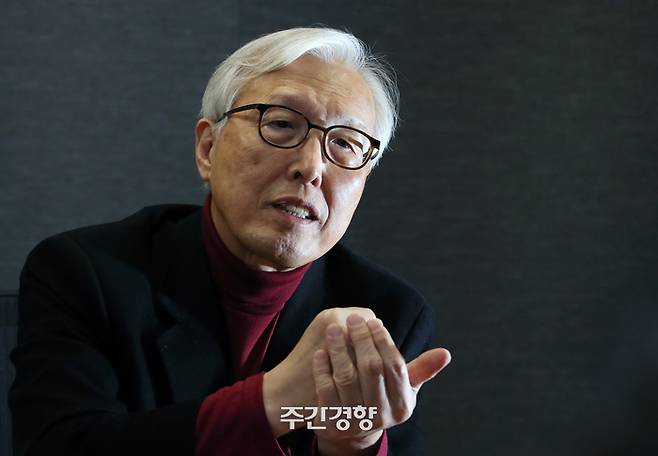 신각수 전 주일본대사가 지난 2월 26일 서울 종로구 ‘법무법인 세종’ 회의실에서 주간경향과 인터뷰를 하고 있다./서성일 선임기자