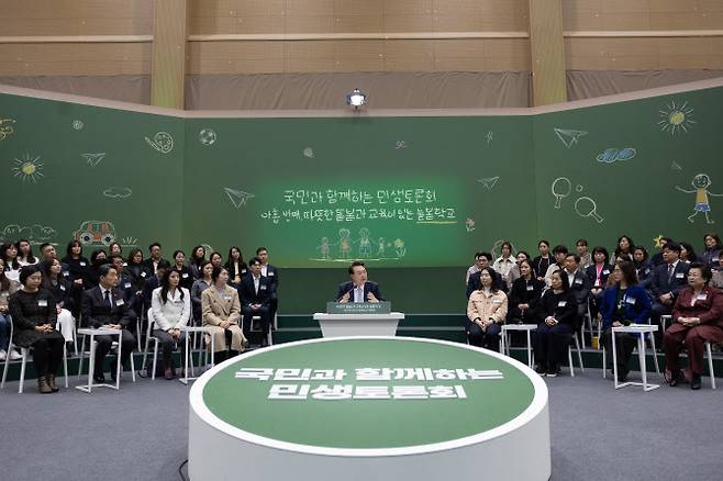 윤석열 대통령이 5일 경기도 하남 신우초등학교에서 ‘따뜻한 돌봄과 교육이 있는 늘봄학교’ 주제로 열린 아홉 번째 국민과 함께하는 민생토론회에서 발언하고 있다. (사진=뉴시스/대통령실)