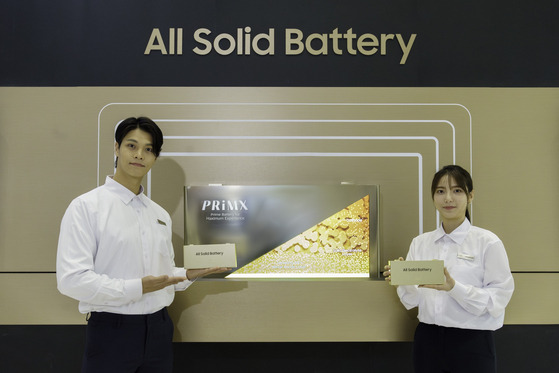 Samsung SDI employees pose with mockups of a solid-state battery. The company will unveil a road map for the product at InterBattery 2024, which kicks off on Wednesday at Coex in Gangnam District, southern Seoul. [SAMSUNG SDI]