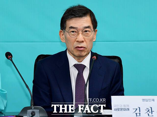 발언하는 김찬훈 대전 YMCA 이사장.