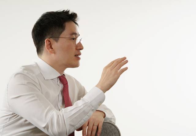 이원모 전 대통령실 인사비서관이 지난 5일 국민일보 인터뷰에서 말하고 있다. 이 전 비서관은 “경기 용인갑의 최대 현안은 반도체 클러스터 조기 완공”이라고 말했다. 이원모 전 비서관 측 제공