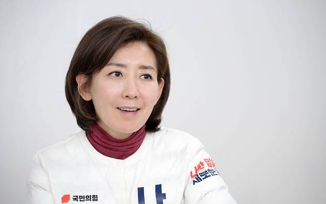 나경원 국민의힘 동작을 국회의원 후보가 서울 동작구 선거 사무실에서 헤럴드경제와 인터뷰를하고 있다. 이상섭 기자