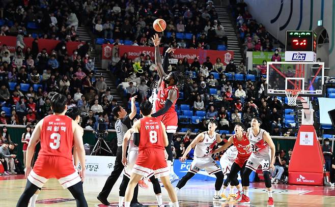 SK와 정관장의 KBL 리그 경기 모습.  [KBL 제공. 재판매 및 DB 금지]