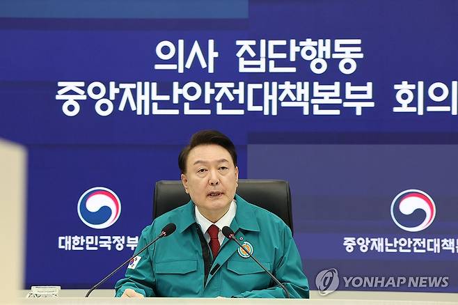 尹 "젊은 전공의 희생 과도…전문의 중심 인력구조로 바꿀 것"