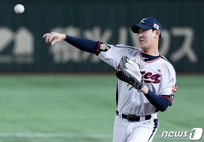 MLB 월드투어 스페셜매치에 나서는 나승엽. /뉴스1 DB ⓒ News1 이재명 기자