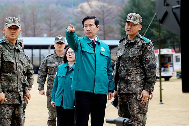 김선호 국방부 차관.(가운데)(국방부 제공)