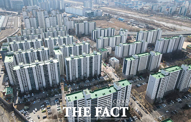 한국부동산원이 7일 발표한 '주간 아파트가격 동향조사'에 따르면 3월 첫째 주(3일 기준) 서울 아파트 매매가격이 0.05% 하락했다. /박헌우 기자