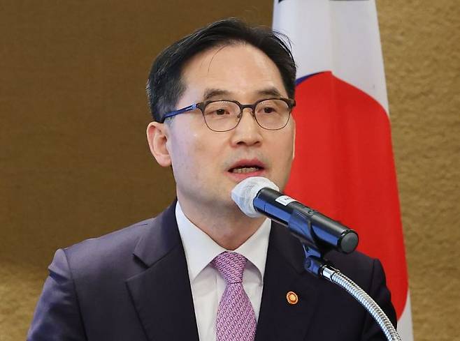 한기정 공정거래위원장이 7일 오후 서울 용산구 그랜드 하얏트 호텔에서 2024 공정거래 정책 방향을 주제로 주한미국상공회의소 오찬 강연을 하고 있다. [이미지출처=연합뉴스]
