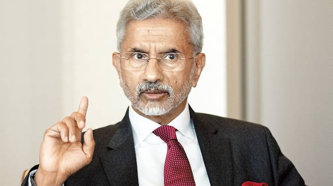 수브라마니암 자이샨카르 인도 외교장관은 6일 본지 인터뷰에서 "글로벌 경제 대국이자 민주주의 국가란 공통점을 지닌 한국·인도 양국이 지금보다 더 협력했으면 좋겠다"고 말했다. /박상훈 기자