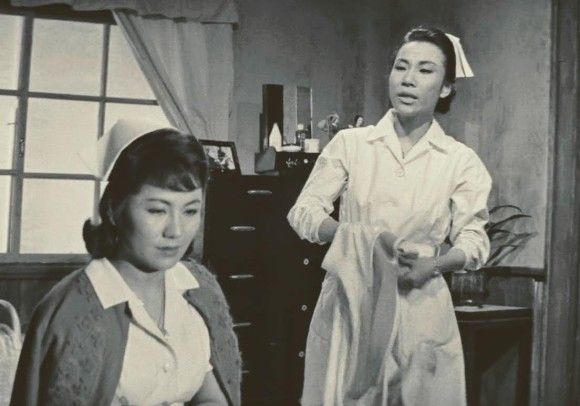 영화 ‘마의 계단’의 한 장면. 배우 정애란과 문정숙(오른쪽부터) ⓒ사진 출처=네이버 블로그 cjs2136