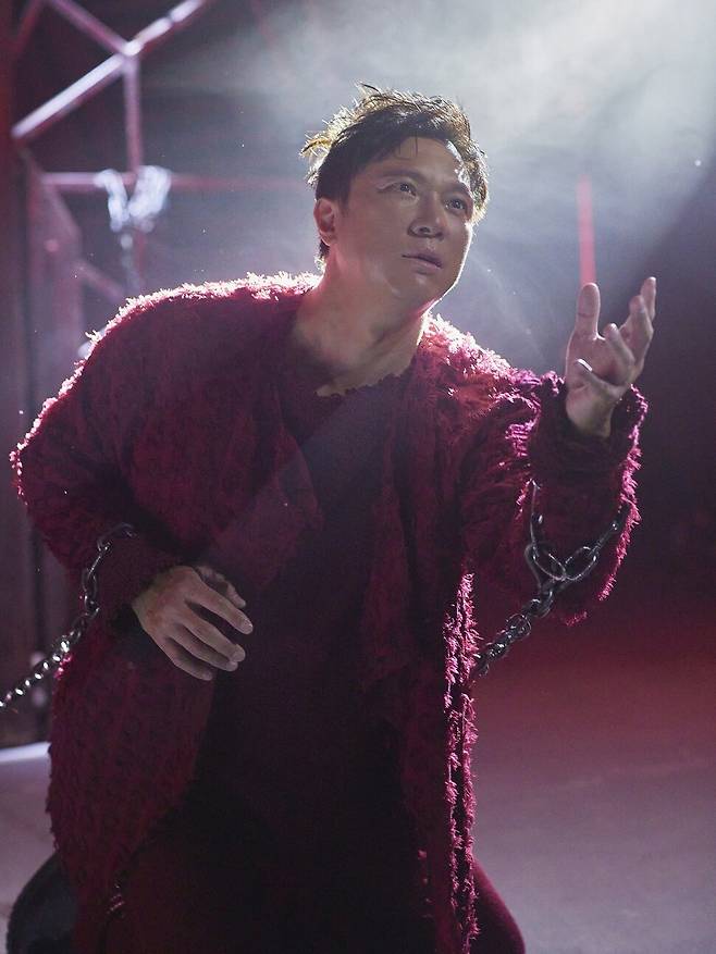 뮤지컬 ‘노트르담 드 파리’에서 콰지모도를 연기하는 배우 정성화. 마스트인터내셔널 제공