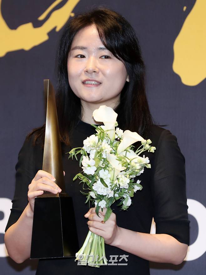 티빙 오리지널 '환승연애2' 이진주 PD가 17일 오전 서울 중구 신라호텔에서 진행된 '2023 대한민국 퍼스트브랜드 대상'에 참석해 포토타임을 갖고 있다. 서병수 기자 qudtn@edaily.co.kr /2023.01.17.