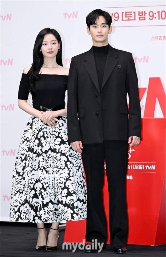 장영우, 김희원 감독을 비롯해 배우 김수현, 김지원, 박성훈, 곽동연, 이주빈이 참석한 tvN '눈물의 여왕' 제작발표회. / 송일섭 기자 andlyu@mydaily.co.kr