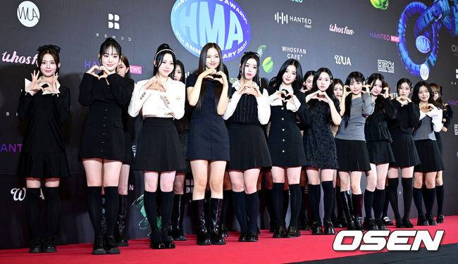 [OSEN=최규한 기자] 18일 오후 서울 동대문 DDP에서 ‘한터뮤직어워즈 2023’ 레드카펫 행사가 열렸다.걸그룹 트리플에스가 포즈를 취하고 있다. 2024.02.18 / dreamer@osen.co.kr