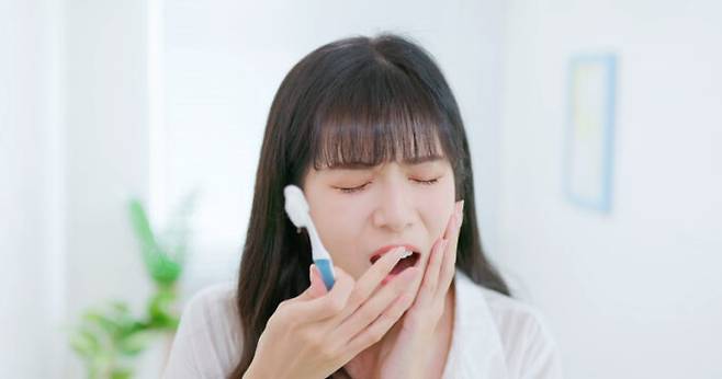 피로 누적, 수면 부족 등이 아닌데도 구내염이 자주 난다면 매일 쓰는 치약과 양치 습관을 확인할 필요가 있다. [사진=게티이미지뱅크]