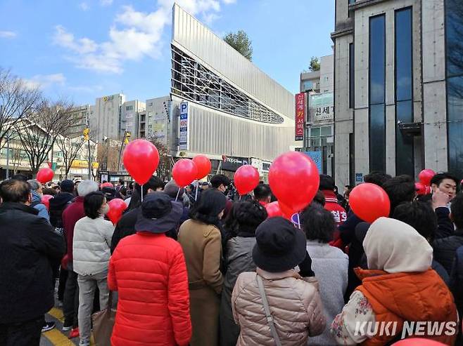 한동훈 국민의힘 비대위원장이 8일 오후 경기 용인시 보정동 카페거리를 찾았다. 사진=최은희 기자