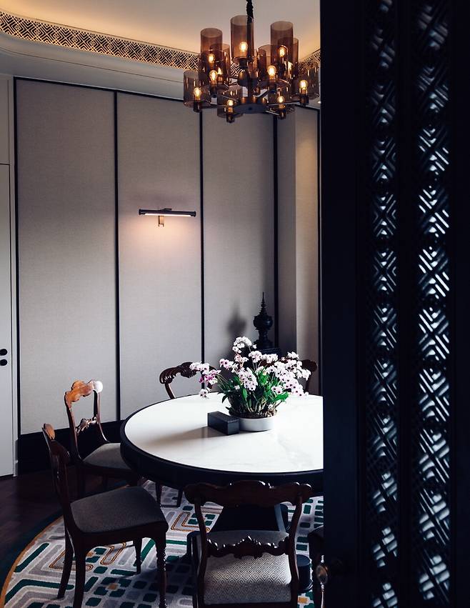 룸은 전통적인 인터컨티넨탈 느낌이 가득하다