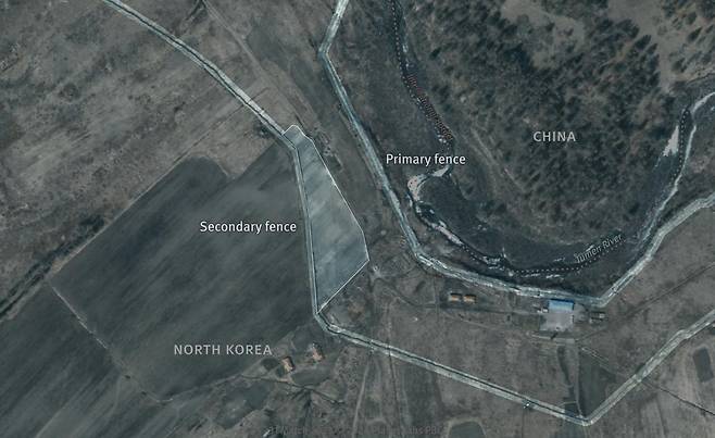 북한 대홍단군 접경지에 이중설치된 철조망 위성사진 [휴먼라이츠워치(HRW) 제공. 재판매 및 DB 금지] photo@yna.co.kr