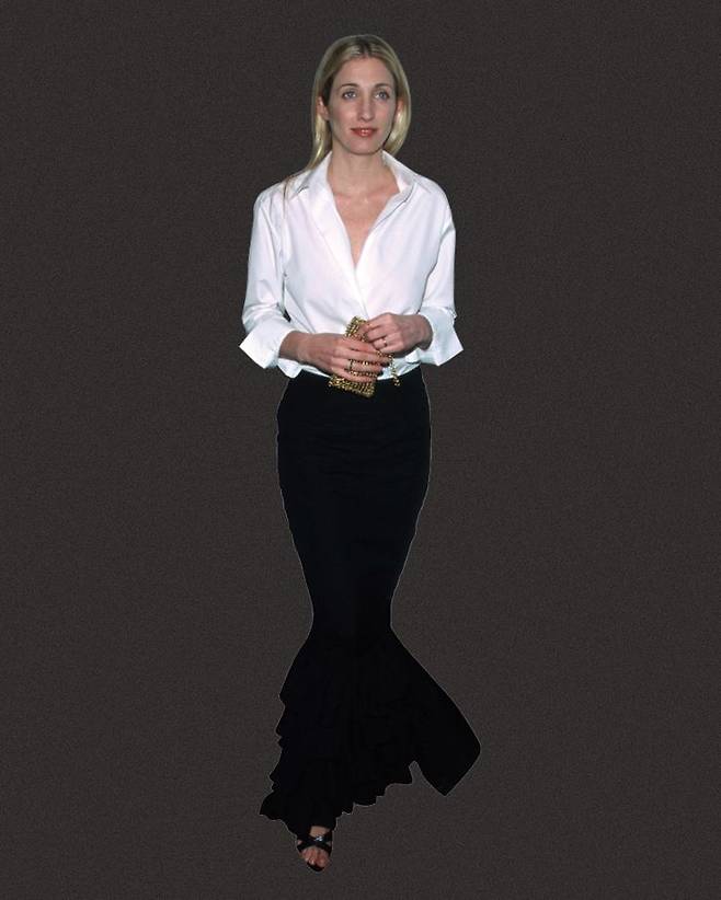 90년대 미니멀리즘 아이콘 캐롤린 베세트 케네디의 실용성을 강조한 룩.